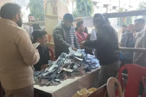 हल्द्वानी: एमबी में मतगणना शुरू, 6 राउंड में 14-14 टेबल पर होगी काउंटिंग