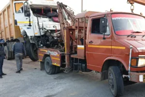 Kannauj: आगरा लखनऊ एक्सप्रेस-वे पर डंपर ने चालक को कुचला...मौत; कई सवारियां गंभीर रूप से घायल