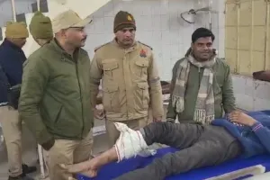 Jalaun में पुलिस व चोर के बीच मुठभेड़: शातिर के पैर में लगी गोली...गिरफ्तार, सुनसान इलाके में छिपाकर रखी बाइकें बरामद