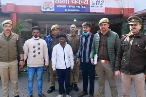 कानपुर में भरे बाजार बमबाजी करने वाले तीन आरोपी गिरफ्तार: फायरिंग कर फैलाई दहशत, दुकानदारों ने बंद कर दी थी दुकानें...