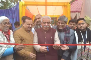 कोलकाता का सिल्क, कश्मीर के ऊनी वस्त्र सजे: कानपुर के माेतीझील में खादी प्रदर्शनी शुरू, मंत्री राकेश सचान ने किया शुभारंभ...