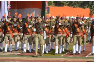 कानपुर में गणतंत्र दिवस के दिन विभिन्न जगहों पर कार्यक्रमों का आयोजन: पुलिसकर्मियों को वीरता पदक मिलें, देखें- PHOTOS