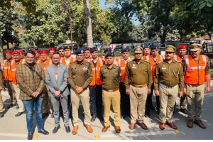 Mahakumbh 2025 को देखते हुए कानपुर पुलिस की सराहनीय पहल: यातायात पुलिसकर्मियों को 300 ट्रैफिक जैकेट किए वितरित 