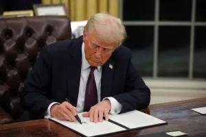 America : डोनाल्ड ट्रंप ने कार्यकारी आदेश पर किए हस्ताक्षर, ट्रांसजेंडर सैनिकों पर लग सकता है प्रतिबंध 