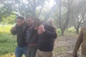 उन्नाव में पुलिस की गोतस्कर से मुठभेड़...एक गिरफ्तार: साथी मौके का फायदा उठाकर हुआ फरार, पीआरवी वाहन को किया क्षतिग्रस्त