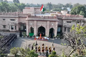 76th Republic Day: 52 सेकंड के लिए थम गई राजधानी, राज्यपाल ने विधानसभा पर फहराया तिरंगा, देखें Photos