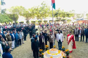 76th Republic Day: भाषा विश्वविद्यालय में कुलपति ने ध्वजारोहण कर मनाया गणतंत्र दिवस, कहा- संविधान से ऊपर कोई राजा नहीं...