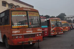 कोहरे ने थामी रफ्तारः लड़खड़ाई ट्रांसपोर्ट व्यवस्था, रेंग रेंग कर चलीं ट्रेनें, निरस्त हुए विमान, देखें Photos