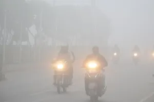 Weather News: प्रदेश का दूसरा सबसे ठंडा शहर रहा Kanpur: गलन में ठिुठर रहे लोग, दिन में भी वाहन सवार लाइट जलाकर निकल रहे 