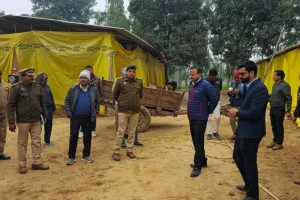 Bareilly: गोशाला का निरीक्षण करने पहुंचे DM-CDO, आधा दर्जन से ज्यादा पशुओं की मौत मामले में तीन पर FIR
