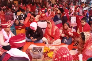 Bareilly: चारों ओर बजी शहनाई, मुख्यमंत्री सामूहिक विवाह में जोड़ों ने लिए सात फेरे तो किसी निकाह किया कबूल 
