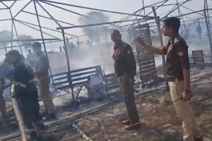 महाकुंभ के सेक्टर 22 के बाहर लगी आग में 15 टेंट जले, कोई जनहानि नहीं 