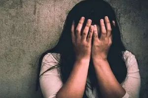 अमेठी: ग्रामीणों ने दौड़ाया तो किशोरी को छोड़कर फरार हुआ बाइक सवार, जानें पूरा मामला