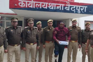 इटावा में दस हजार का इनामी बदमाश मुठभेड़ में गिरफ्तार: पैर में लगी गोली, एसओ बाल-बाल बचे  