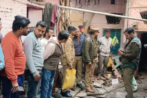 कानपुर के फेथफुलगंज के शांति नगर में विस्फोट होने से कबाड़ी के उड़े चीथड़े: फोरेंसिक समेत बम निरोधक दस्ता मौके पर पहुंचा