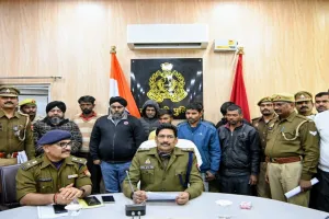 Barabanki News : वेयर हाउस में लाखों का माल उड़ाने वाले 9 अन्तर्जनपदीय चोर गिरफ्तार