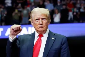 डोनाल्ड ट्रंप ने बाइडेन प्रशासन के कई कार्यकारी आदेशों को रद्द करने की घोषणा की 