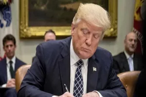 राष्ट्रपति बनने के बाद डोनाल्ड ट्रंप ने कई शासकीय आदेशों पर किए हस्ताक्षर, BRICS देशों को दी चेतावनी 