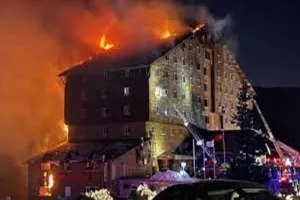 Türkiye : तुर्की के होटल में आग लगने से 10 लोगों की मौत, 32 झुलसे...आग बुझाने का काम जारी