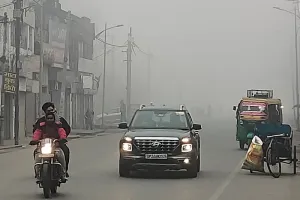 Rampur News : सर्दी का सितम जारी, शनिवार को नैनीताल से भी ठंडा रहा रामपुर...कोहरे के कारण हाईवे पर रेंगते नजर आए वाहन