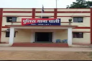 Hardoi News : बच्चों के झगड़े में पड़ोसी ने तीन साल की बच्ची को जमीन पर पटका, मौत