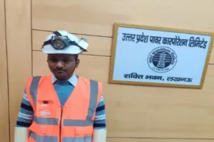 लखनऊ: विद्युत विभाग का अनूठा प्रयास, सेंसर वाला हेलमेट कर्मचारियों की करेगा करंट से रक्षा