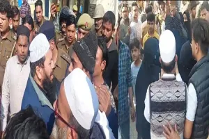 Sambhal : पुलिस चौकी में युवक की मौत, परिजनों ने जमकर काटा हंगामा...पुलिस पर लगाया गंभीर आरोप 