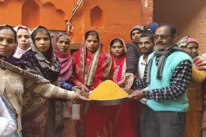 संभल में 46 साल बाद खुले प्राचीन मंदिर में श्रद्धालुओं ने चढ़ाया 11 किलो का लड्डू, लगाए जयकारे...माहौल हुआ भक्तिमय 