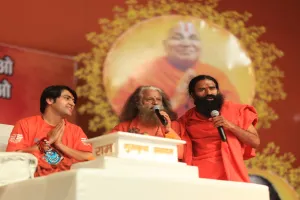 Mahakumbh 2025 : महाकुंभ में पहुंचे योग गुरु बाबा रामदेव, बोले- 