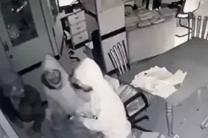 इंडियन ओवरसीज बैंक में हुई चोरी के मामले में नया खुलासा : चोरों लॉकर पुलिस ने तोड़े,  गहने-जेवर मिलने की उम्मीद