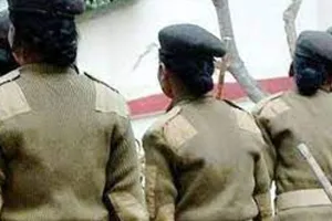 बदायूं: पुलिस लाइन में भिड़ीं दो महिला सिपाही...मारपीट देख लोग हैरान
