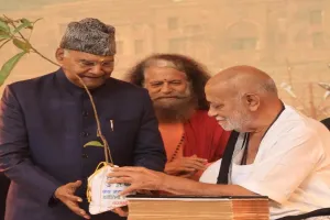  महाकुंभ 2025 : पूर्व राष्ट्रपति रामनाथ कोविंद ने मोरारी बापू के श्रीमुख से हो रही कथा का किया रसपान