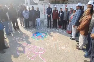 Rampur : राष्ट्रीय मतदाता दिवस पर बच्चों ने निकाली जागरूकता रैली, मुख्य विकास अधिकारी ने दिखाई हरी झंडी