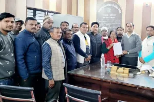  Gonda News : समस्या निस्तारण की मांग को लेकर शिक्षक संघ ने वित्त लेखाधिकारी को सौंपा ज्ञापन