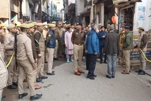 Sambhal violence : न्यायिक आयोग ने दंगों से प्रभावित इलाकों का किया निरीक्षण, बारीकी से DM-SP ने समझाया