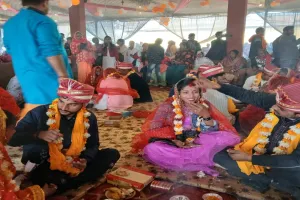 Gonda News : वैदिक मंत्रोच्चारण के बीच परिणय सूत्र में बंधे 477 जोड़े