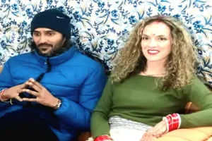 महाकुंभ 2025 :  ग्रीस की पेनेलोप बनी दुल्हन, योग गुरु सिद्धार्थ के साथ लिए 7 फेरे