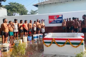 लखीमपुर खीरी: संगम के पवित्र जल में बंदियों का महाकुंभ स्नान, गंगा मैया के लगाए जयकारे