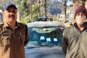 नशे में दौड़ा रहा था कार, ऐसे हुआ गिऱफ्तार 