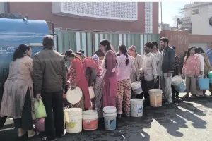 हल्द्वानीः नलकूप फुंका, पानी के लिए लगाई कतार