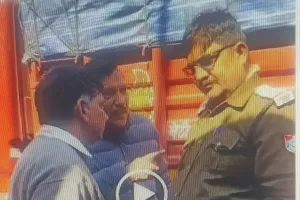 एएसआई को पीटा, वीडियो वायरल होने के बाद मुकदमा दर्ज  