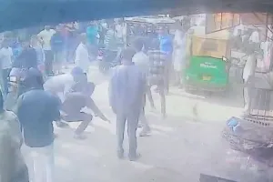 Bareilly: दबंगों ने चौकीदार को जमकर पीटा, वीडियो वायरल