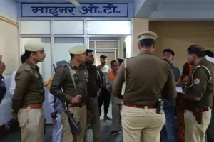 शाहजहांपुर: छात्रा पर धारदार हथियार से युवक ने किया वार, फिर अपनी भी नस काटी