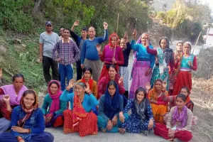 रेलवे लाइन के सर्वे को पहुंची टीम को ग्रामीणों ने भगाया