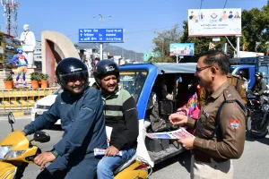 पुलिस ने रैली निकालकर यातायात के प्रति किया जागरूक   