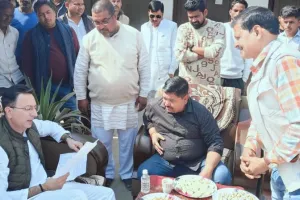 पीलीभीत: मंत्री जी! पूरनपुर से सुबह आठ से नौ बजे के बीच चलवा दीजिए ट्रेन, दैनिक यात्री हैं बहुत परेशान