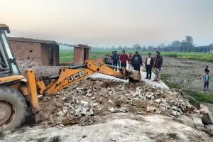 पीलीभीत: चिन्हित दस अवैध कालोनियों में दो पर चला बुलडोजर...अभी और बढ़ सकती है संख्या