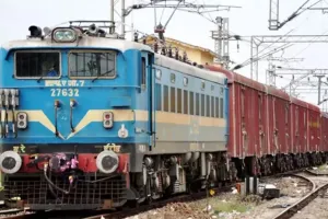 Bareilly: पति से नाराज महिला ने घर छोड़ा...ट्रेन नहीं मिली तो मालगाडी़ में सवार, आरपीएफ के फूले हाथ-पांव