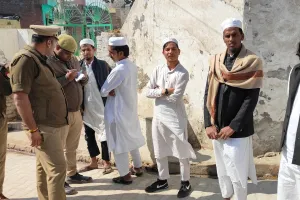संभल : पुलिस ने जामा मस्जिद के पास से पकड़े आधा दर्जन युवक, की पूछताछ