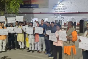 संभल : जामा मस्जिद की रंगाई पुताई के खिलाफ हिंदू संगठनों ने किया प्रदर्शन